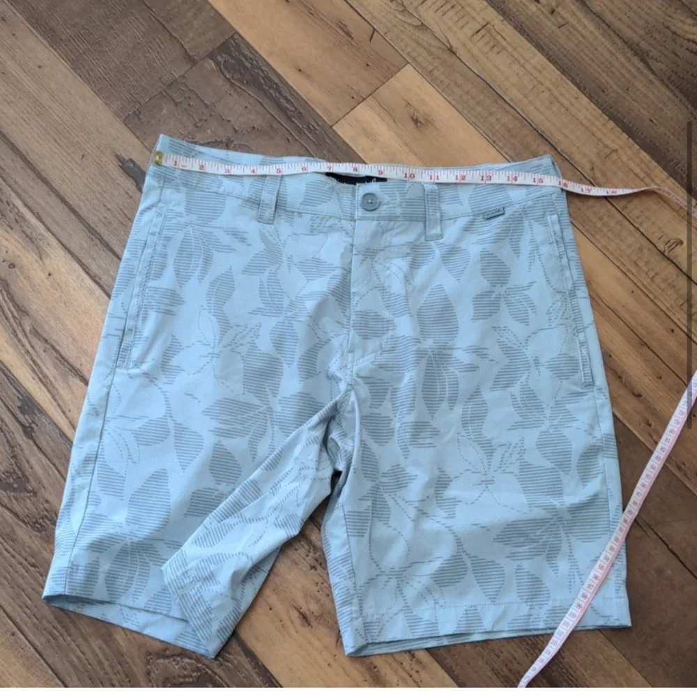 Travis Matthew Shorts - Picture 3 of 4